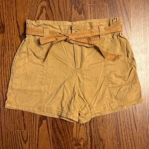 Old Navy Khaki/Tan Shorts with Belt